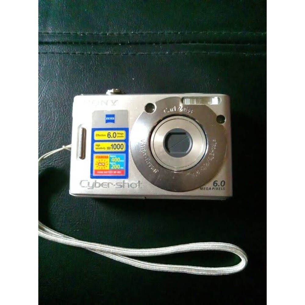 Sony Cyber-Shot DSC-W30 6.0MP Digital Camera Silver UnTested